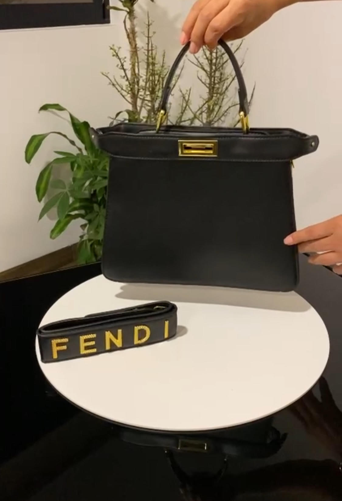 Peekaboo ISeeU bag