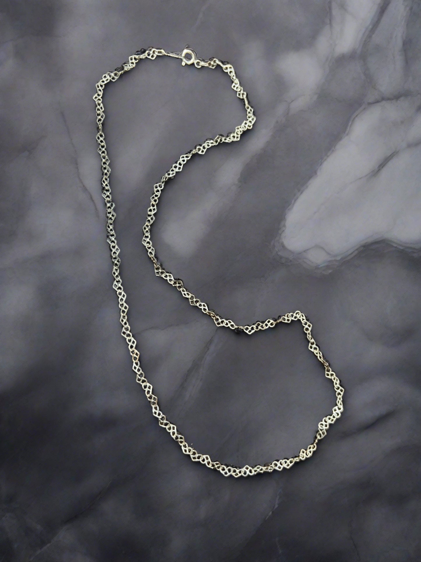 Connected Hearts Chain (Tri)