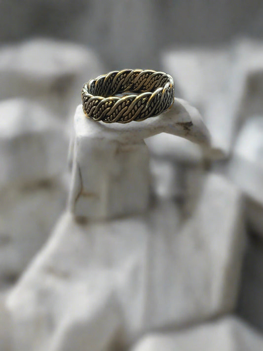 Criss Cross Knot Ring